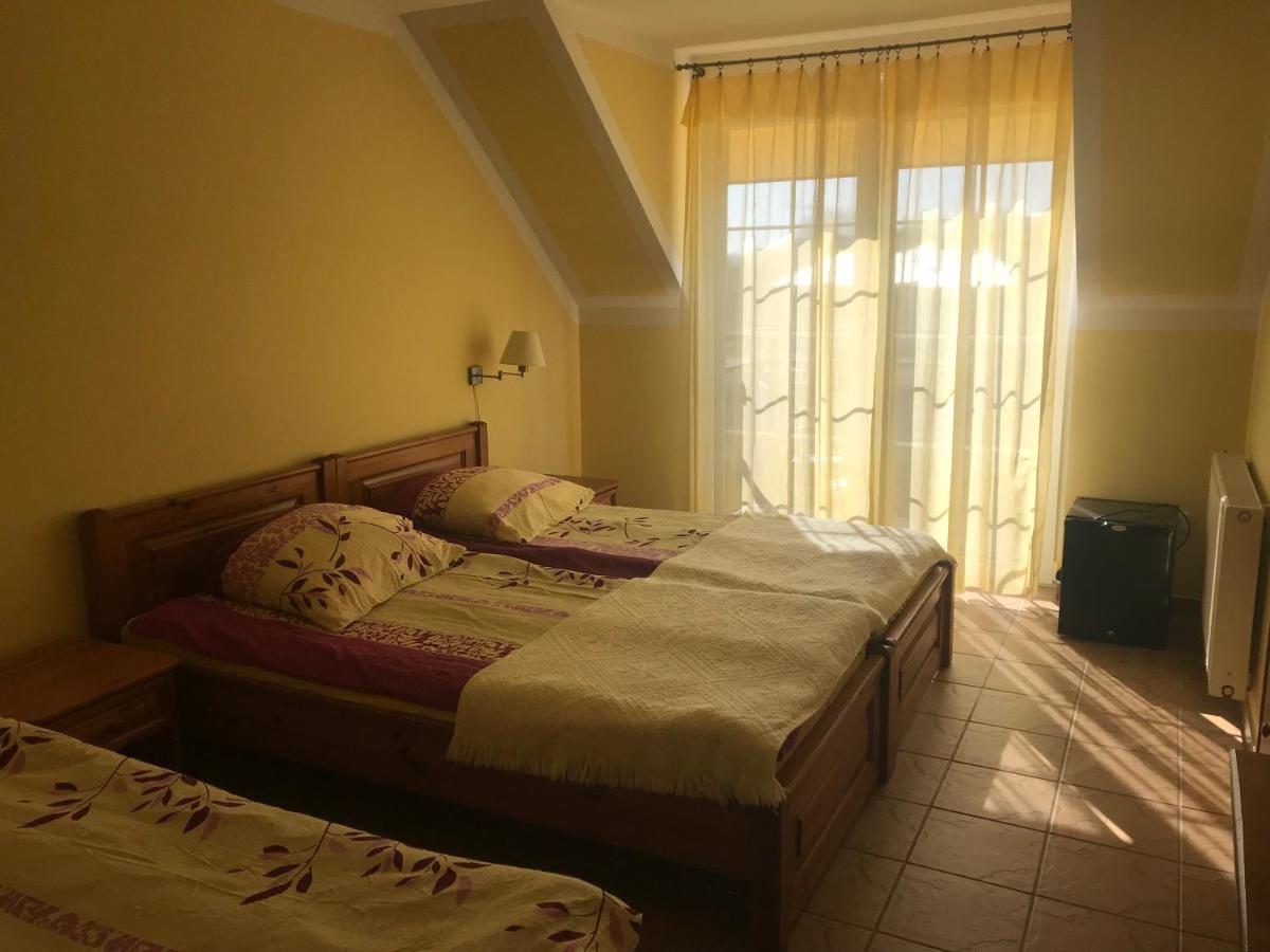 Apartamento Pod Delfinem Rewal Exterior foto