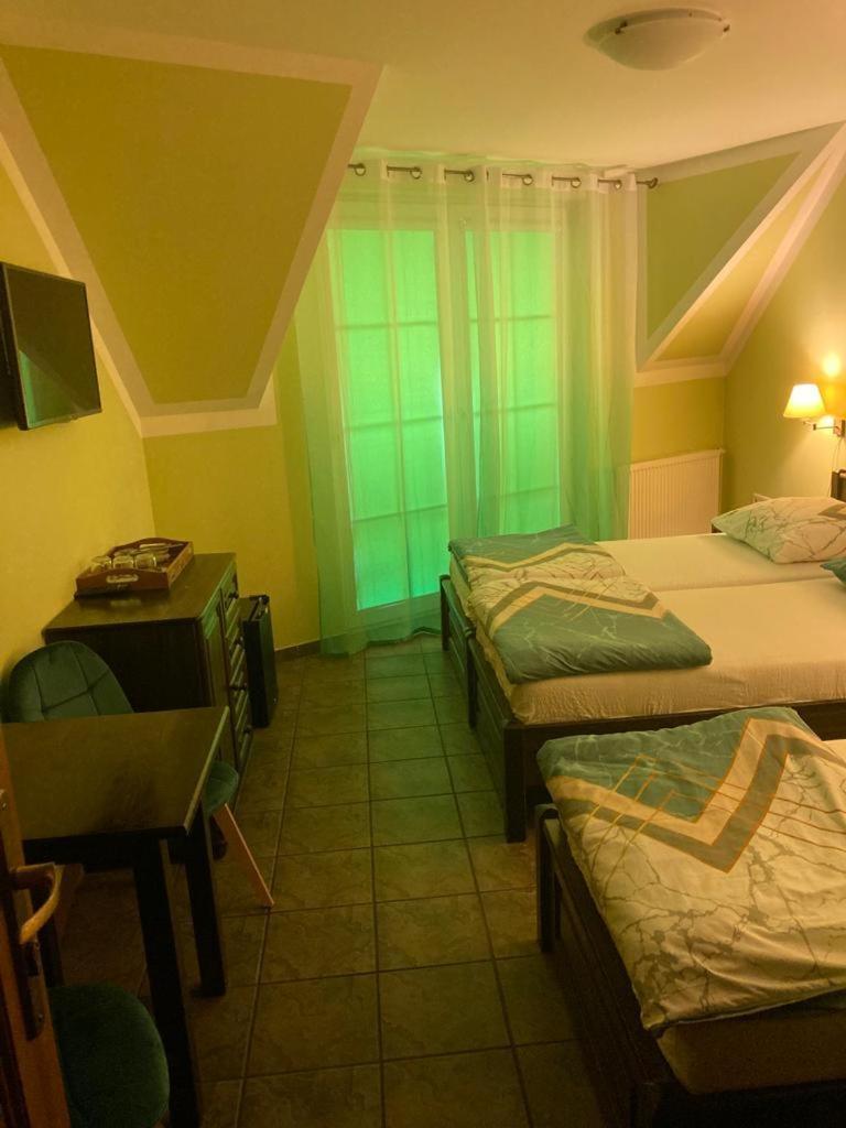 Apartamento Pod Delfinem Rewal Exterior foto