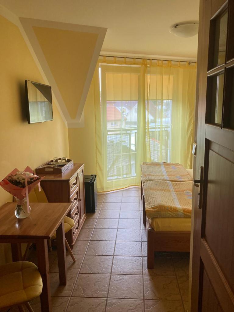 Apartamento Pod Delfinem Rewal Exterior foto