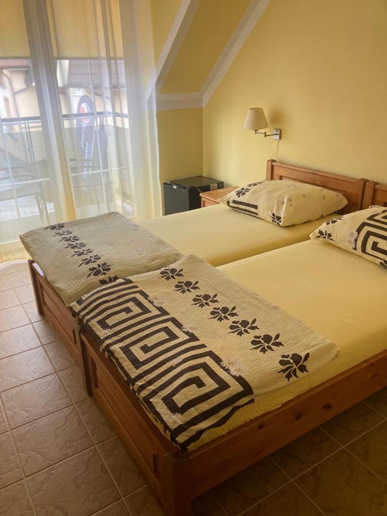 Apartamento Pod Delfinem Rewal Exterior foto