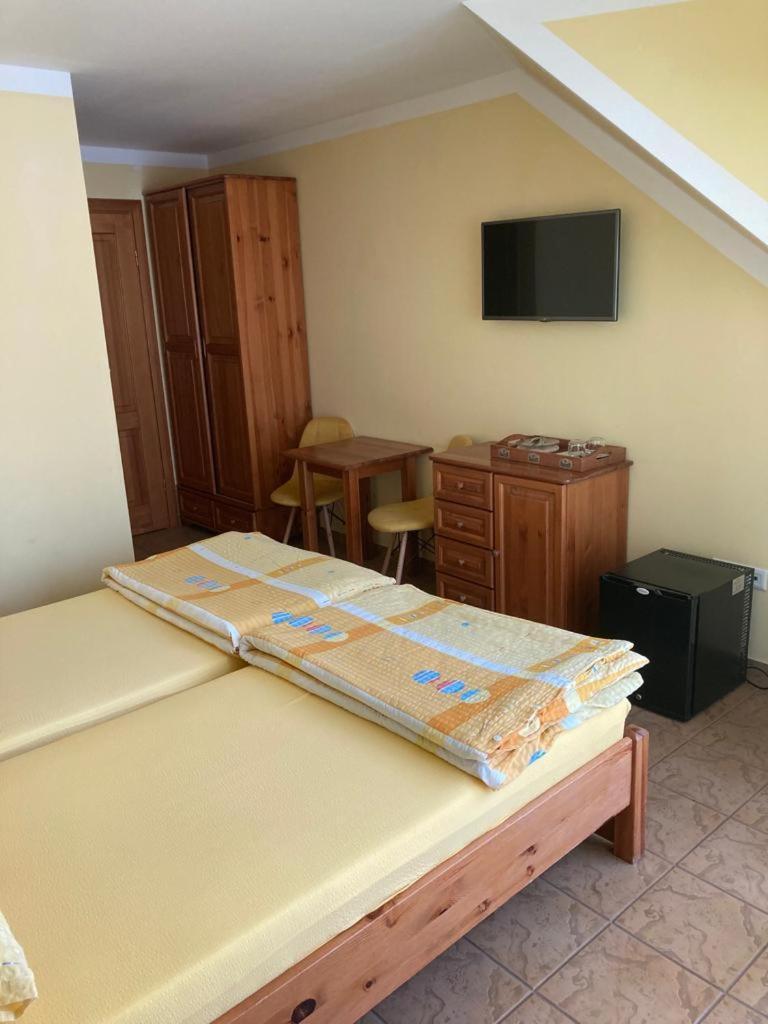 Apartamento Pod Delfinem Rewal Exterior foto