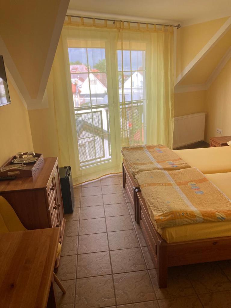 Apartamento Pod Delfinem Rewal Exterior foto